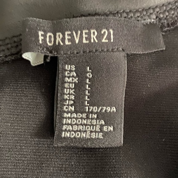 Pleather Skater Skirt Forever 21 - Picture 5 of 13